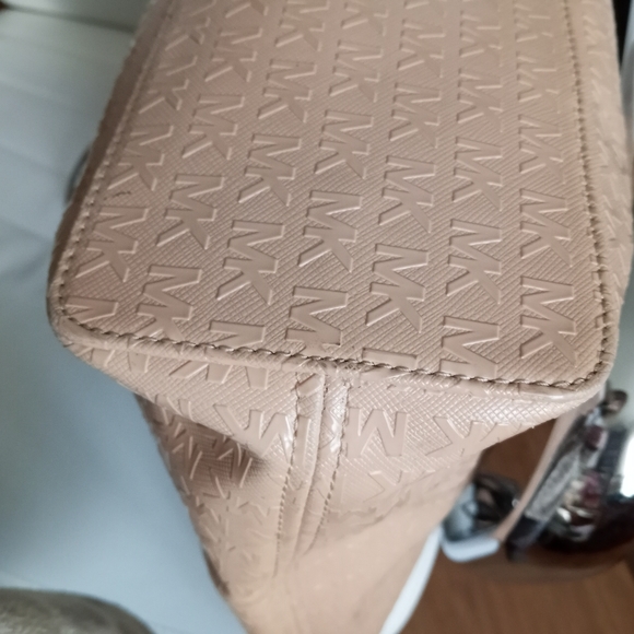 MICHAEL KORS Jet Set Large Embossed Logo Patent Leather Tote Bag Nude w/ COA - Picture 5 of 15